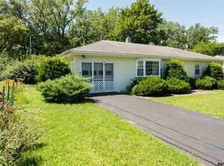 30 Farley Dr, Rensselaer, NY 12144