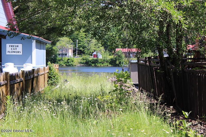 4th image of 166 Little Amsterdam Road