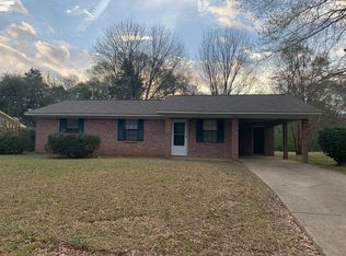 712 James St, Canton, MS 39046