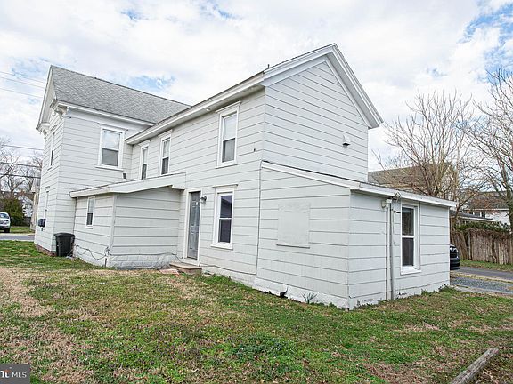 4th image of 208 E East St #A