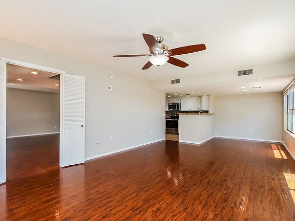 5th image of 1537 E Laurel Ave