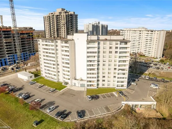 35 Towering Heights Blvd #809, Saint Catharines, ON L2T 3G8