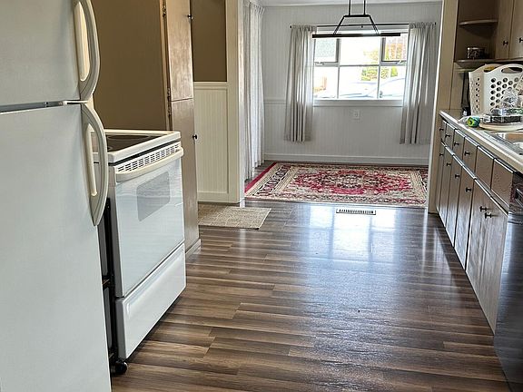 2nd image of 765 Pearl Blvd