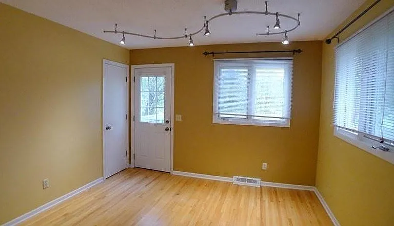 Dining area off kitchen