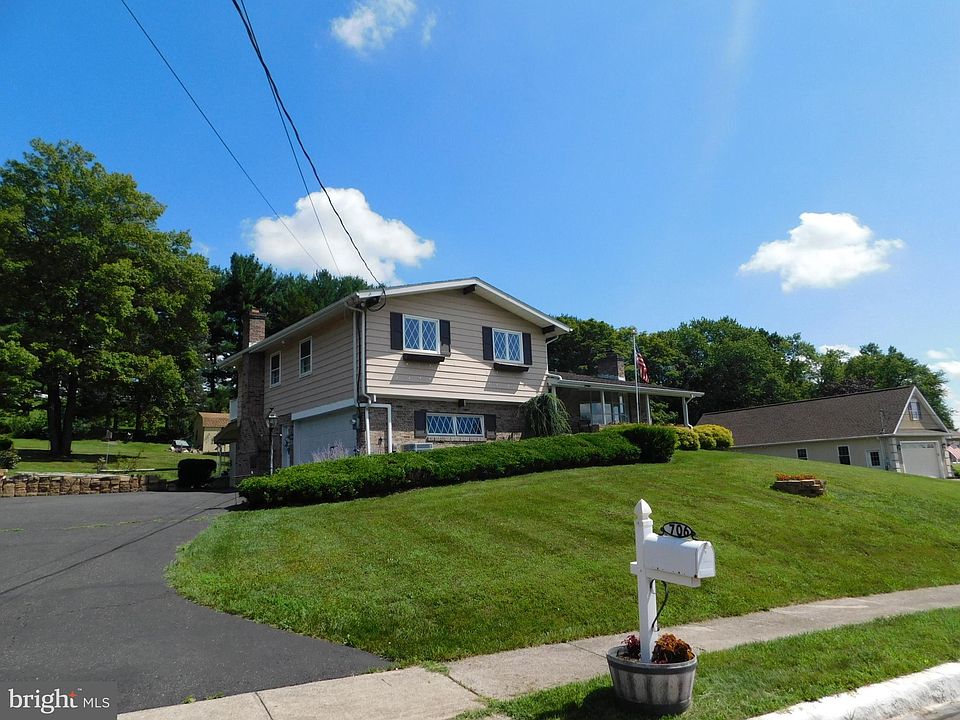 706 Roberts Dr, Stowe, PA 19464 Zillow