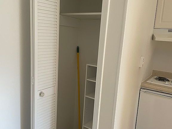 2nd image of 230 Gosnold St #8C