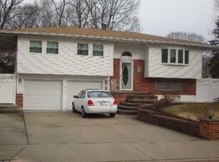 126 Sanford Rd, Centereach, NY 11720