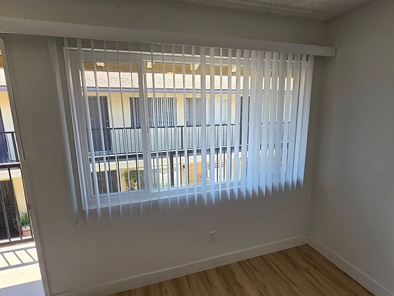 5th image of 3933-3943 N La Rica Ave #43-17