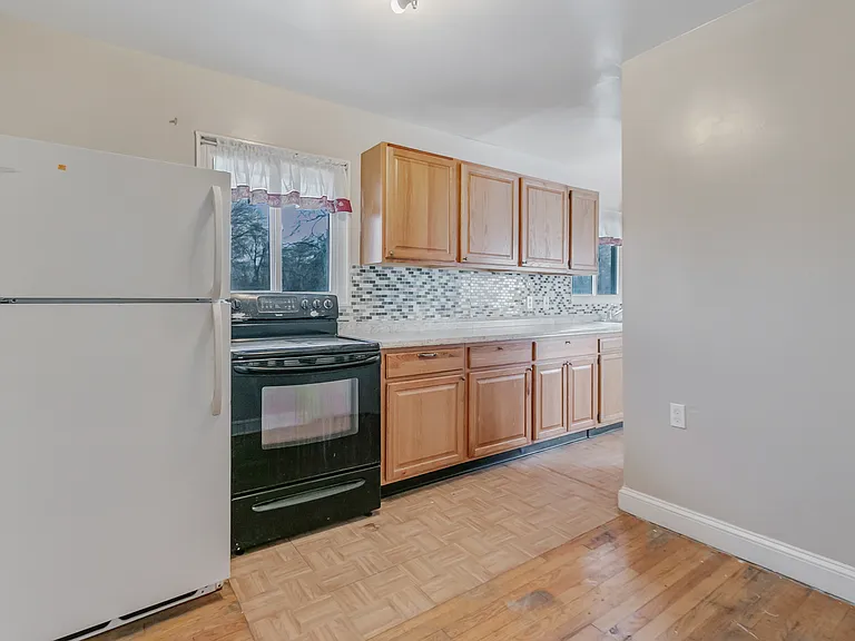 4905 Whitfield Chapel Rd — Photo 7