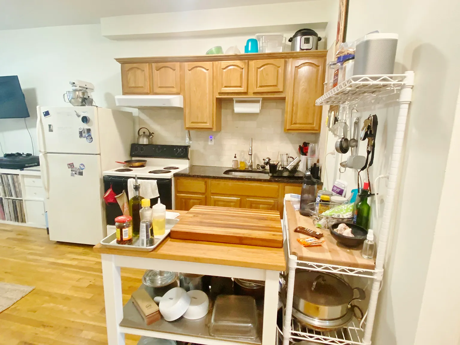 394 Graham Avenue — Photo 2