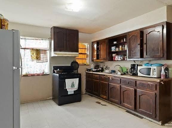 2nd image of 3000 Gumwood Ave