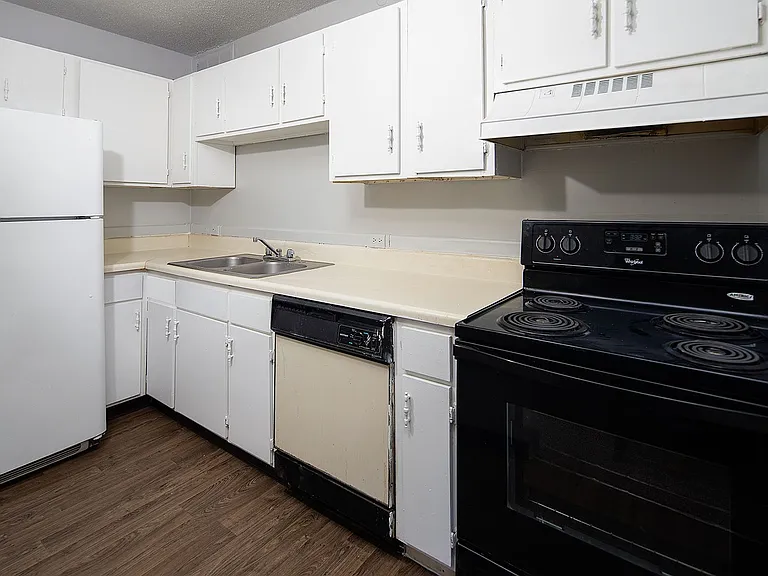 Lynnwood Garden Apartments — Photo 29