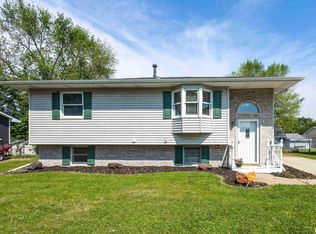 1413 N Pioneer St, Davenport, IA 52804