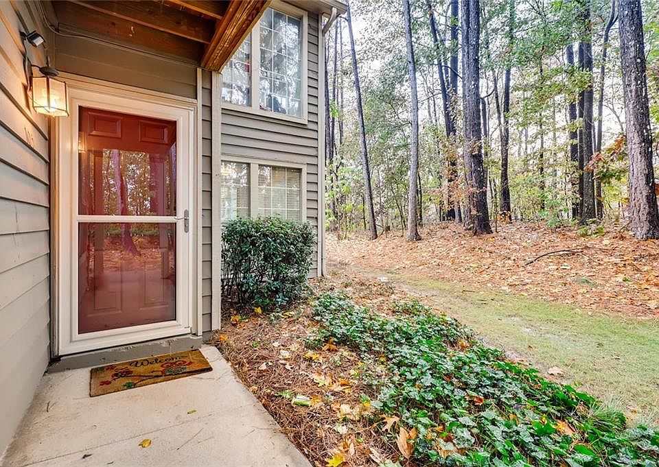 1st image of 105 Country Park Dr SE