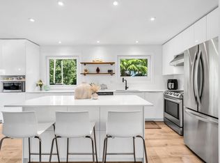 35365 Selkirk Ave, Abbotsford, BC V2S 8L1