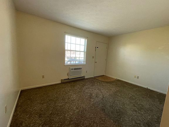 3rd image of 990 Chicago Ave #990