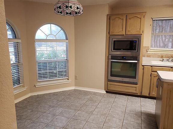4th image of 2506 Carrie Ln