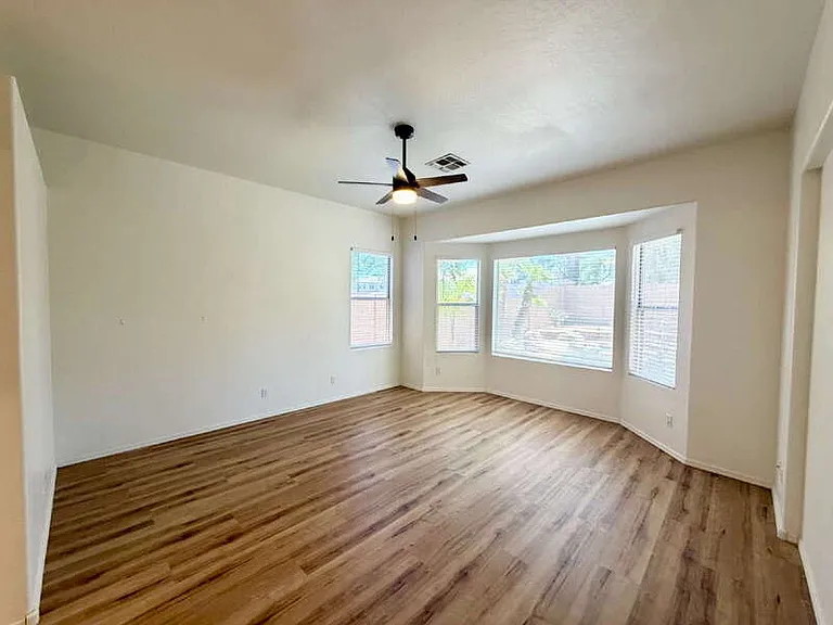 885 W Aloe Pl — Photo 9