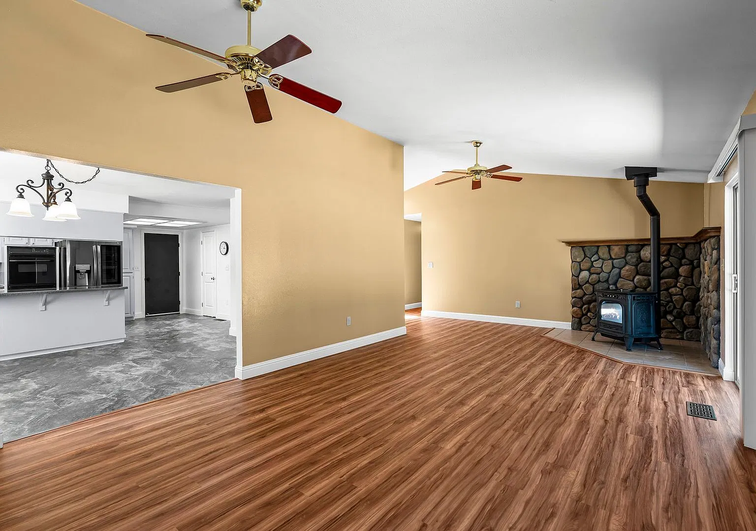 Updated 3 Bedroom Home on a Fenced Acre with Two Garages — Photo 4