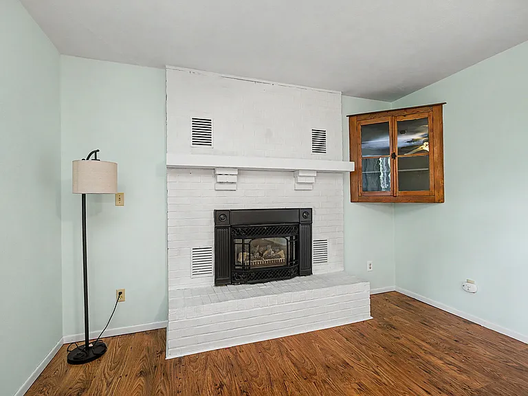 452 Jamesway Dr — Photo 5