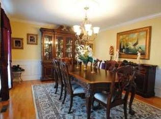 4 Lilac Cir, Derby, CT 06418