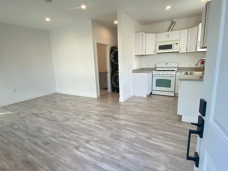 15948 Eccles St — Photo 1