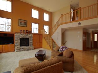11180 Lake Pointe Dr, Chisago City, MN 55013