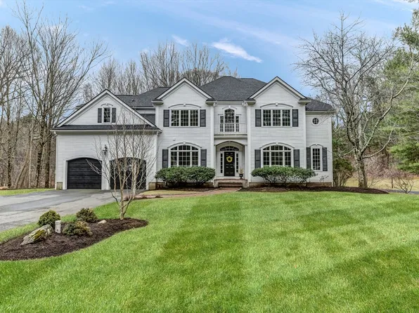 105 Elm St, Medfield, MA 02052