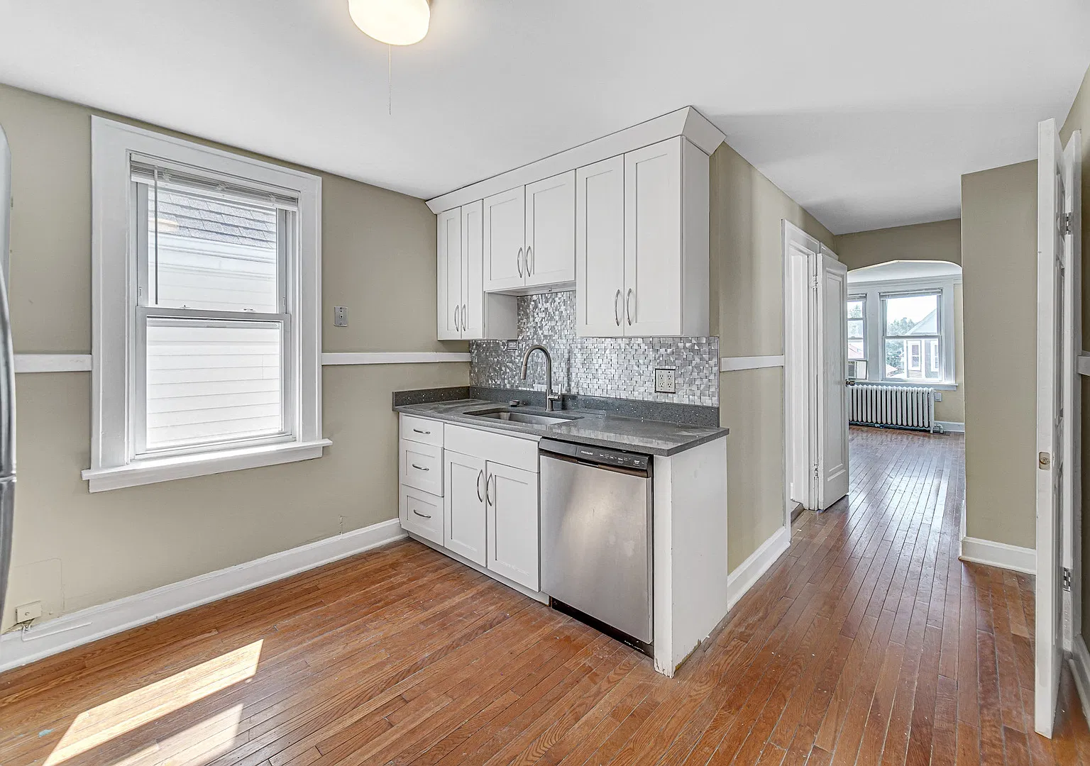 2 bed, 709 sqft, $1,800 — Photo 2