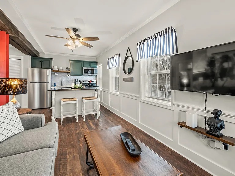 Hall Ave — Photo 10