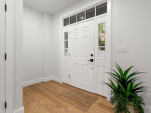 4th image of 811 Heath St
