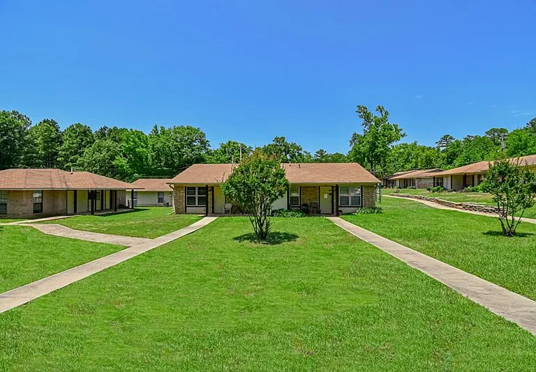1001 Lakeview Dr — Photo 1