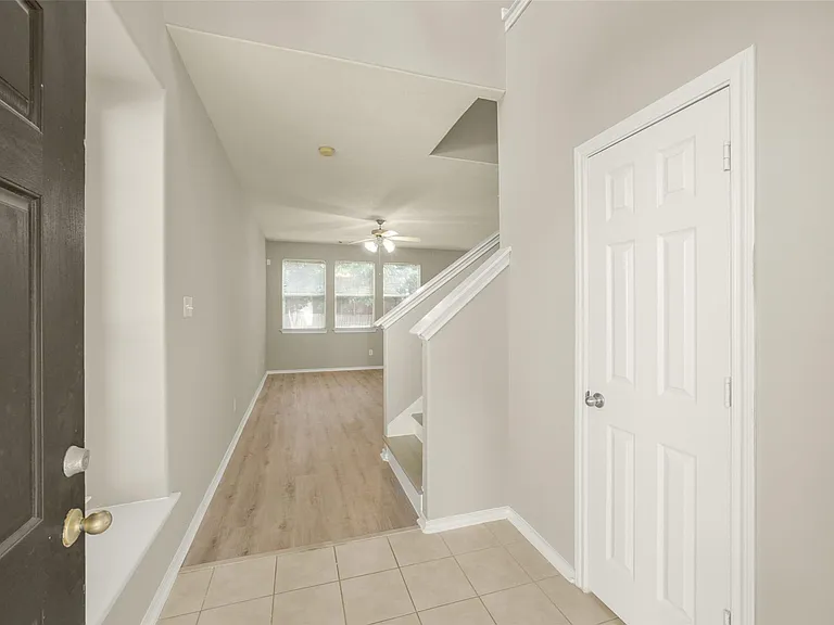 171 N Burberry Park Cir — Photo 3