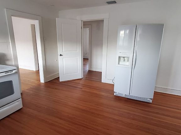 3rd image of 919 W 1st St Suite 201