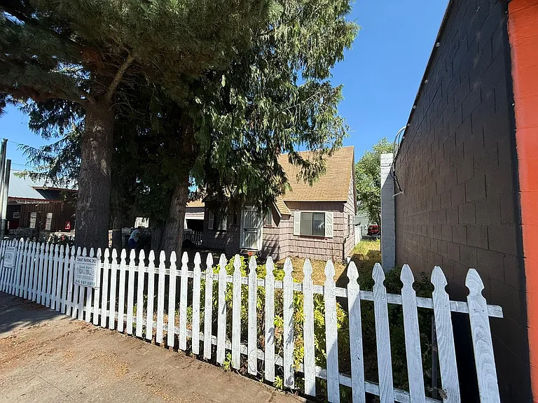 3401 Odell Hwy — Photo 23