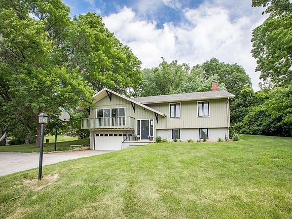3rd image of 2060 Riverview Dr