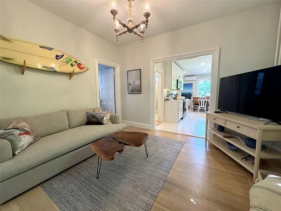 8 Barney St #1