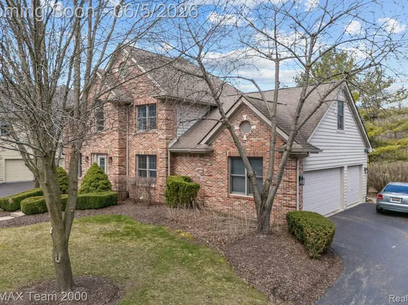 5681 Woodfield Pkwy, Grand Blanc, MI 48439