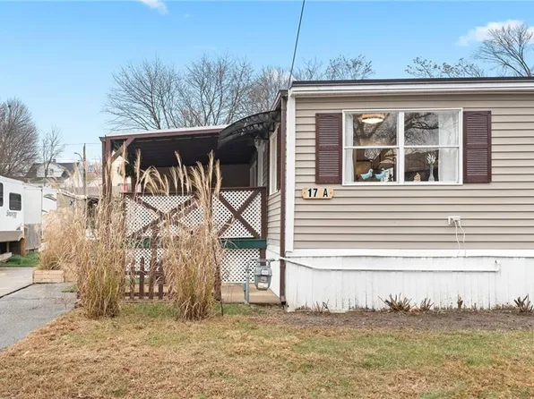 17 1/2 Stephanie Dr, Pawtucket, RI 02860