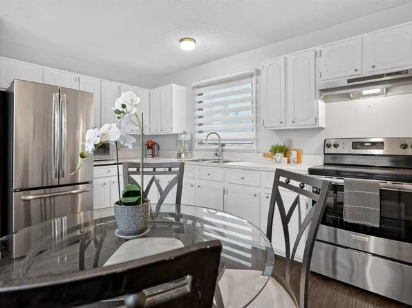 3881 E Fonda Way SE, Calgary, AB T2A 5R4