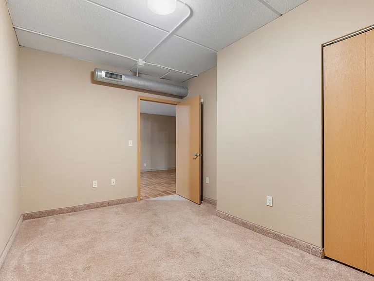 E Street Flats - Student Housing — Photo 22