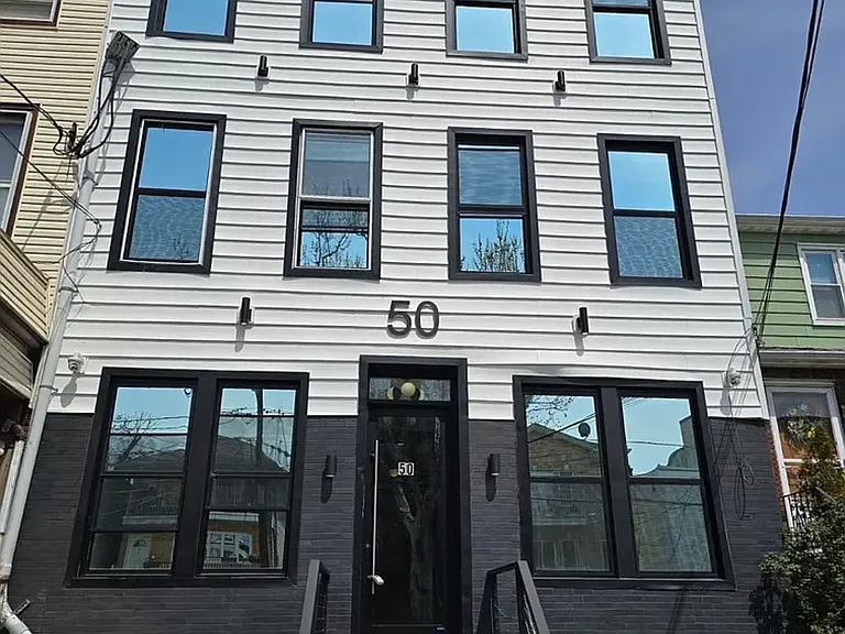 50 Grace St #3D — Photo 2