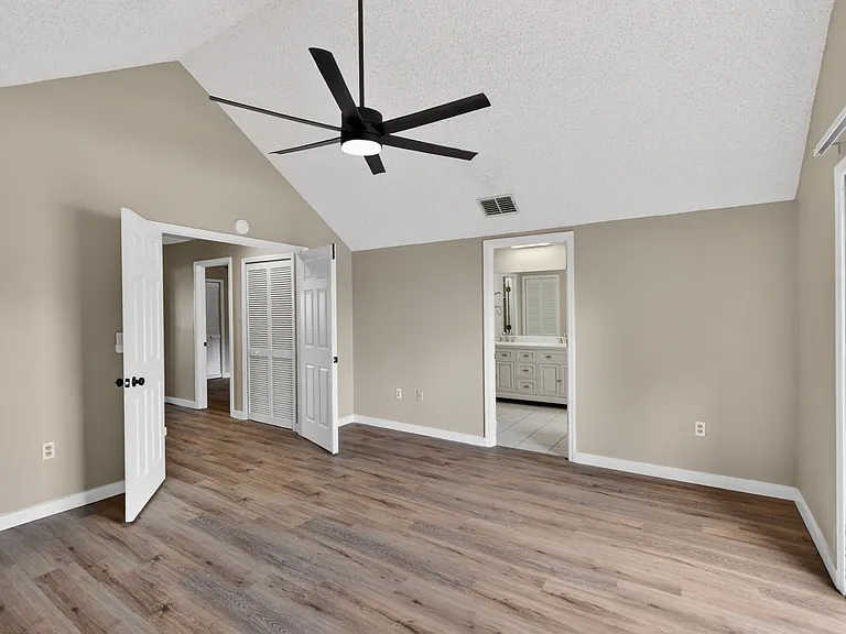 802 Arietta Cir N — Photo 23
