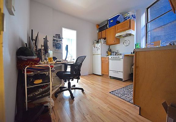3rd image of 139 Eldridge St APT 5