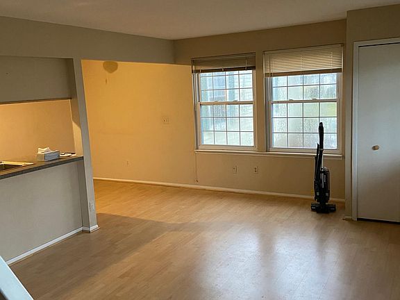 5th image of 1474 Harbor Dr #109