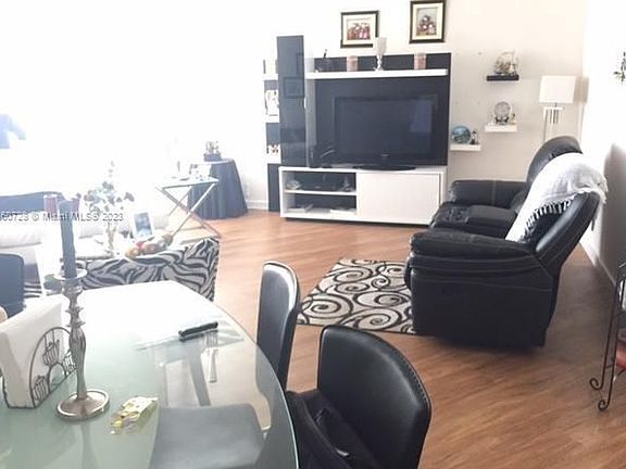 4th image of 2750 NE 183rd St APT 2512