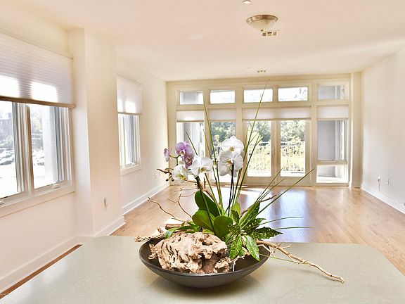 3rd image of 90 Bay Street Lndg APT 3D