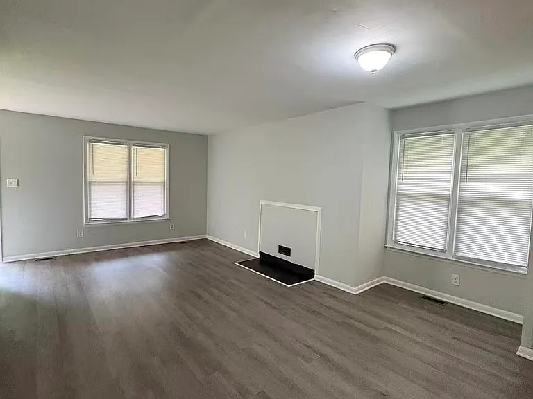 105 Chevis Dr #105 — Photo 2
