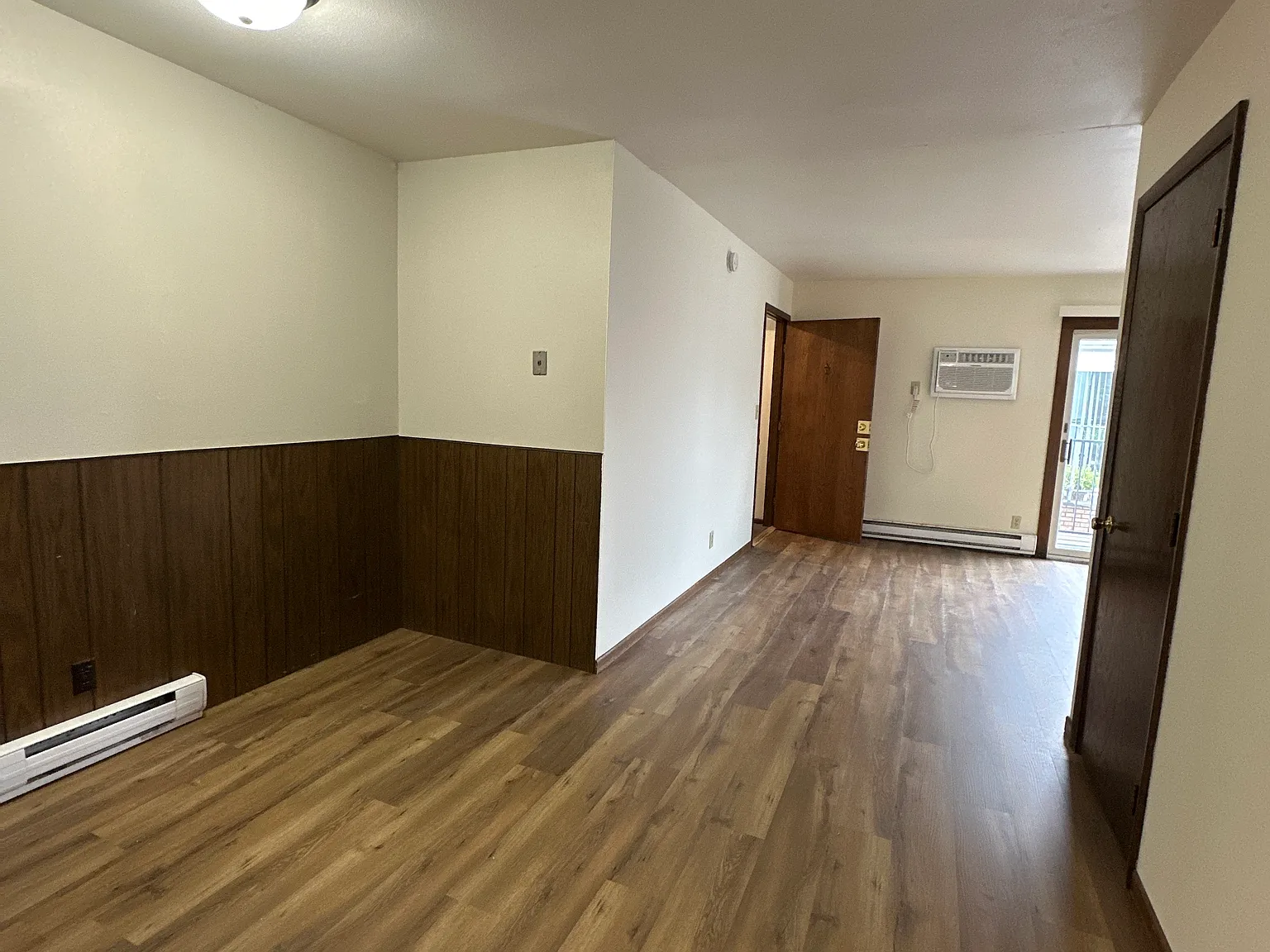 2 bed, 755 sqft, $830 — Photo 2