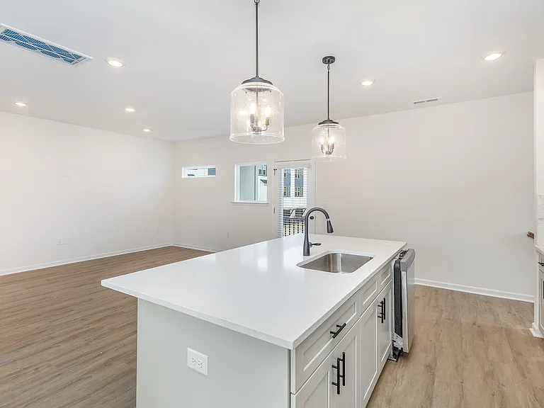 1205 Lomax Ave — Photo 11